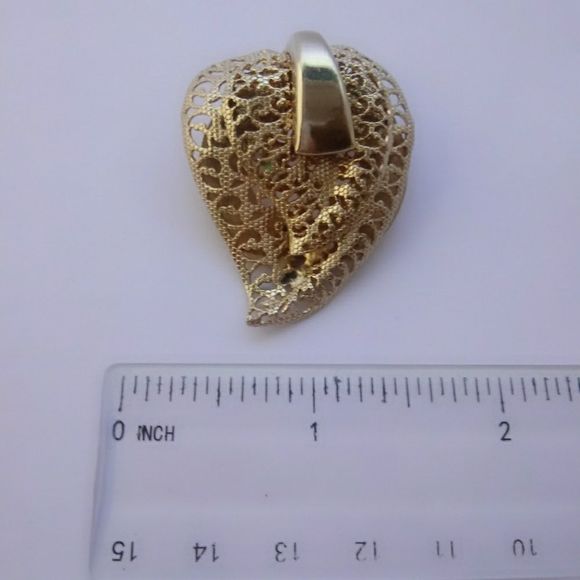 Vintage Gold Tone Filigree Leaf Brooch - Picture 2 of 3